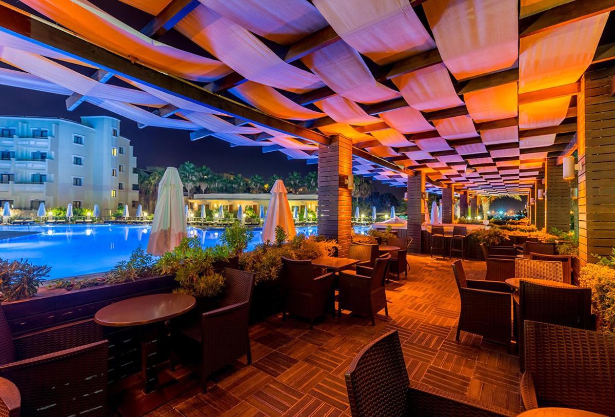 Vuni Palace Premium Hotel & Spa & Casino Beachfront Location ! Girne Buitenkant foto