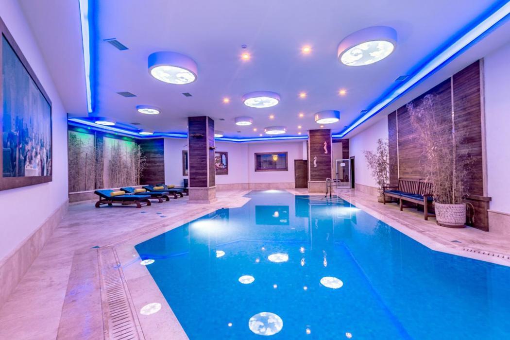 Vuni Palace Premium Hotel & Spa & Casino Beachfront Location ! Girne Buitenkant foto