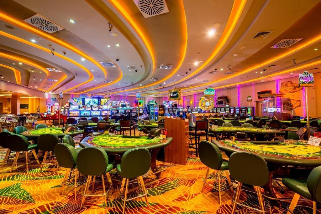 Vuni Palace Premium Hotel & Spa & Casino Beachfront Location ! Girne Buitenkant foto